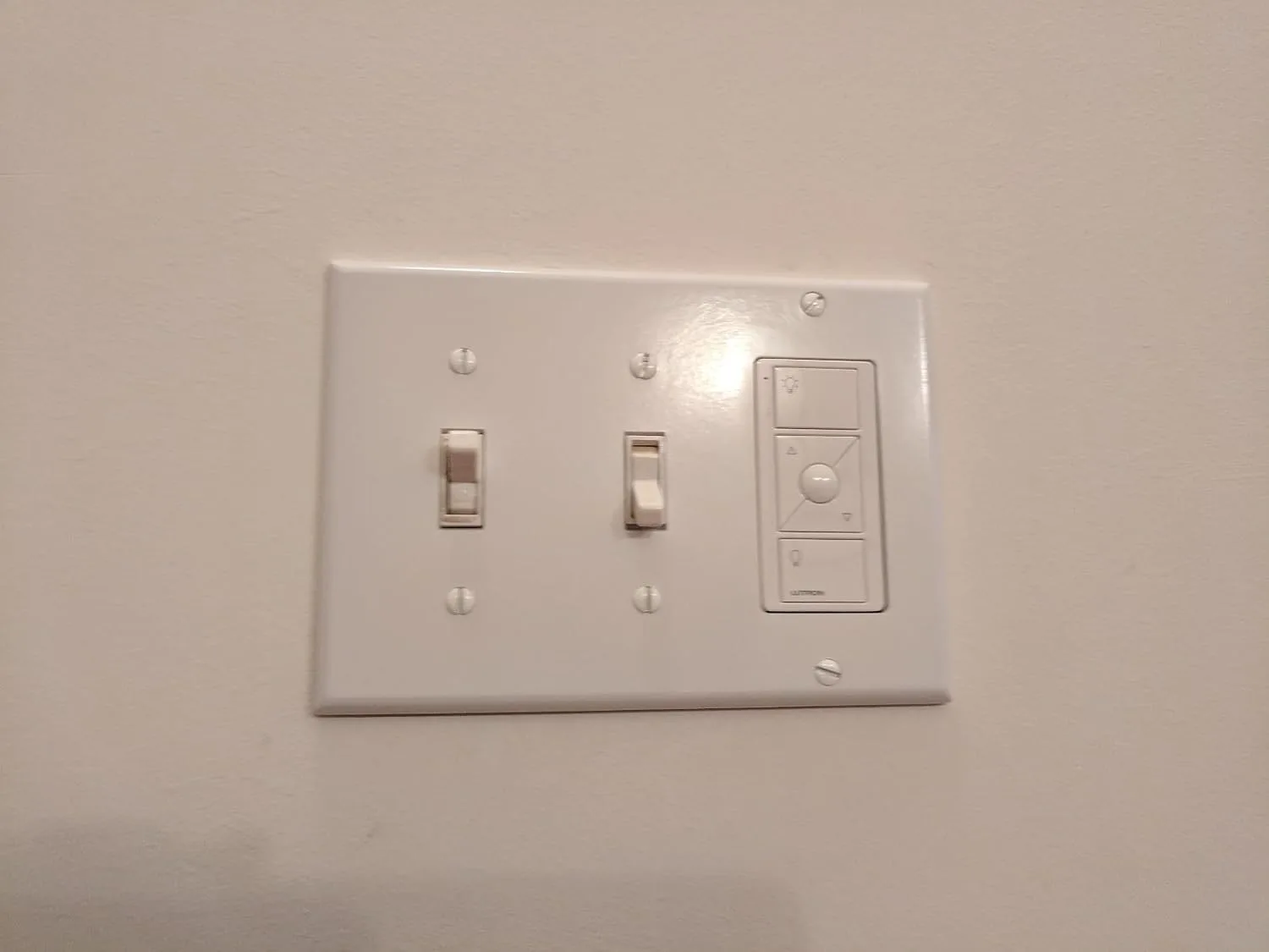 Customer photo of smart dimmer switch installed in wall plate with LED bulbs