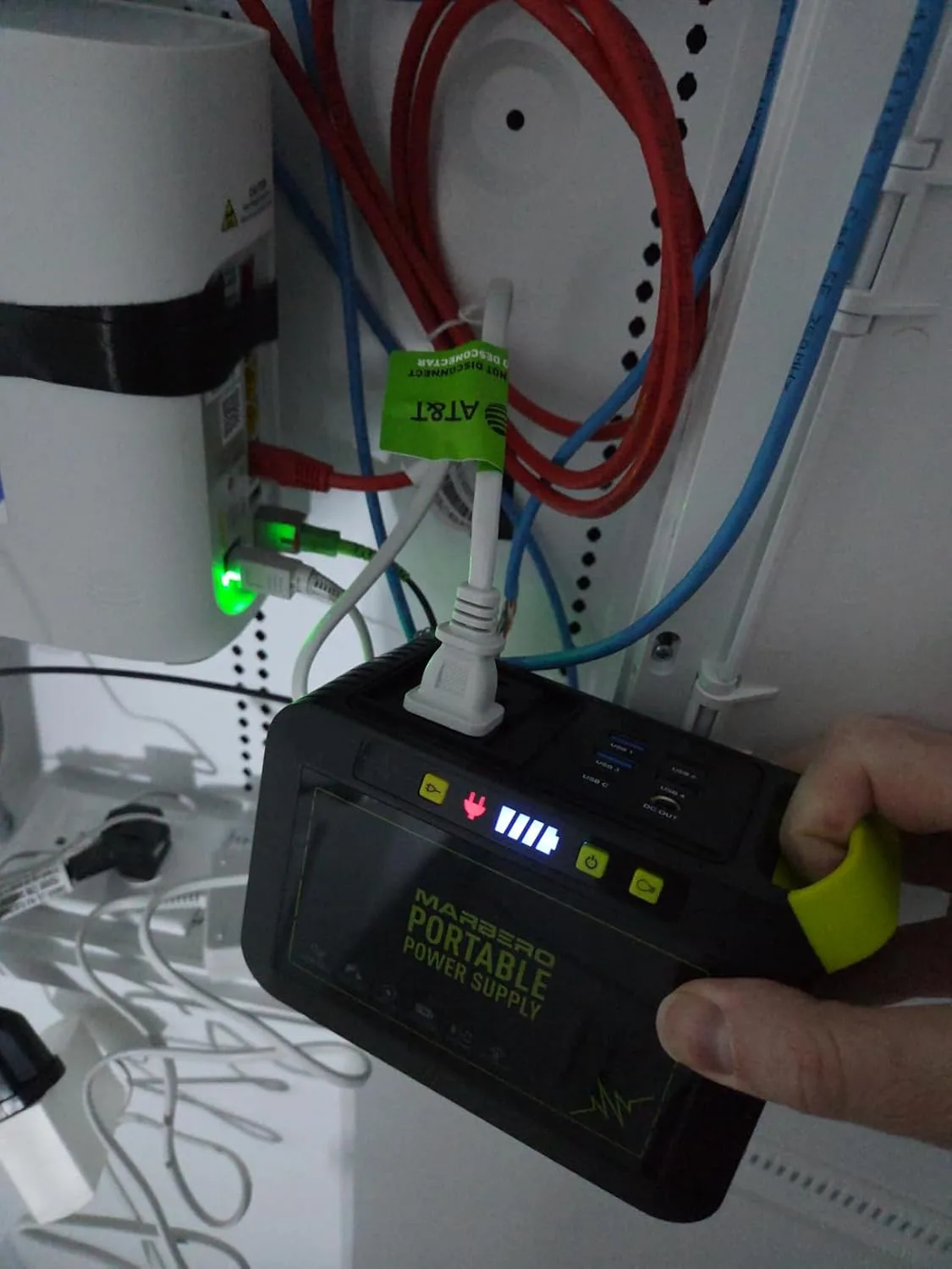 Customer photo of battery power system display showing real-time energy usage and capacity during week-long home test